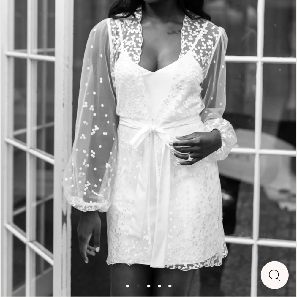 Le Rose - CAMILE SPOT LACE ROBE - INCLUDES SLIP. Like new condition